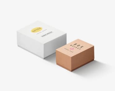 две коробки на белом фоне